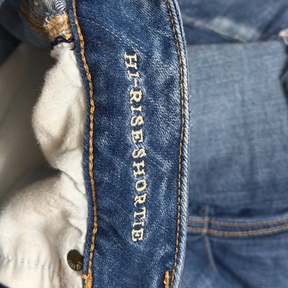American Eagle Hi Rise Shortie Distressed Denim Shorts Size 10 Raw Hem